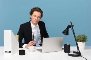 Job Hopping: Weighing the Risks and Rewards