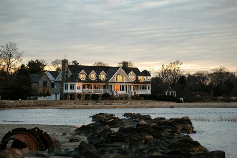 Luxury Houseboats Offering Waterfront Sunrise Views