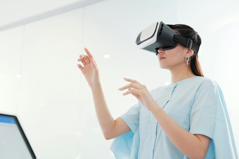 Head-Mounted Displays for Immersive Productivity Workflows